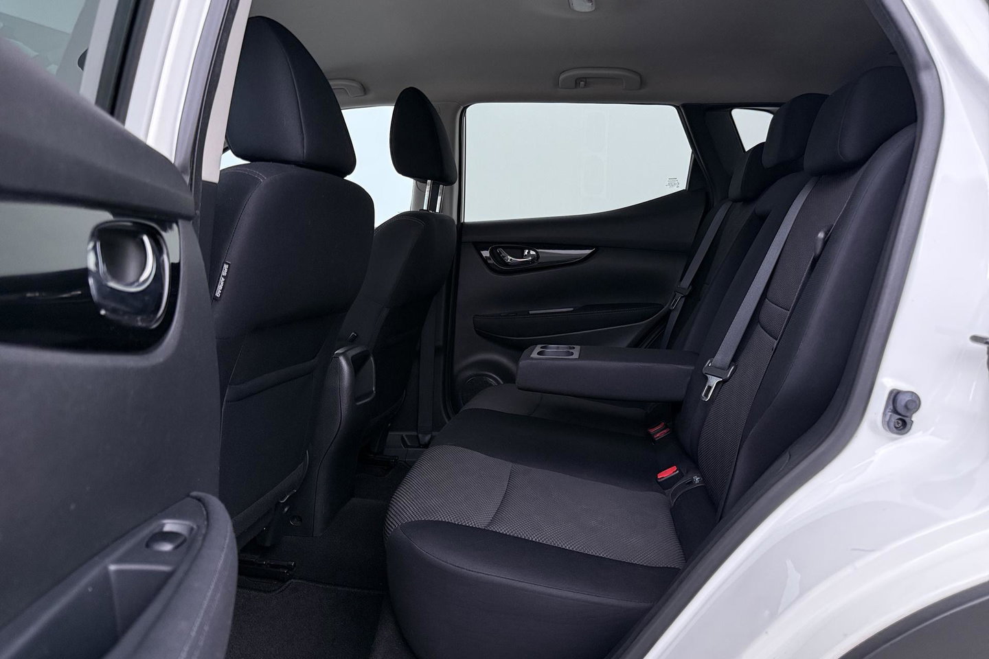 Nissan QASHQAI 1.2 Acenta | Trekhaak | 360° Camera | Keyless Entry | Getint Glas