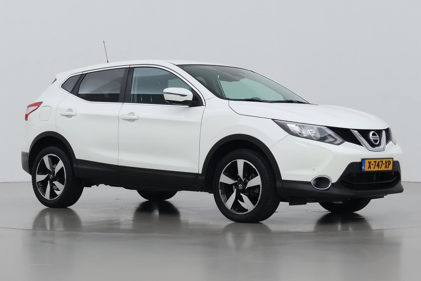 Nissan QASHQAI 1.2 Acenta | Trekhaak | 360° Camera | Keyless Entry | Getint Glas