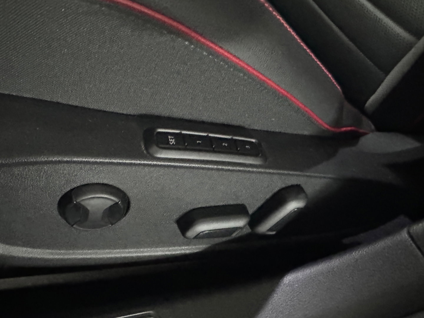 Volkswagen Golf 2.0 TSI GTI Pano|Leer|HuD|Memory|Stoelventilatie|Camera|Dodehoek|ACC