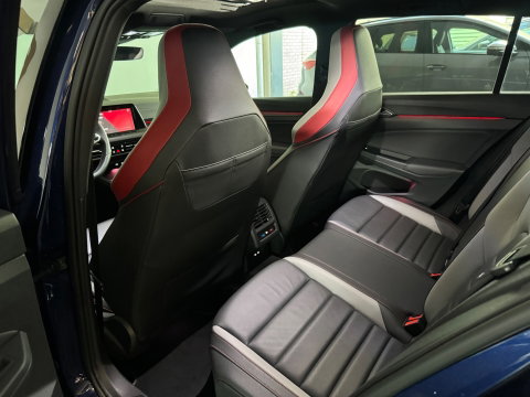 Volkswagen Golf 2.0 TSI GTI Pano|Leer|HuD|Memory|Stoelventilatie|Camera|Dodehoek|ACC
