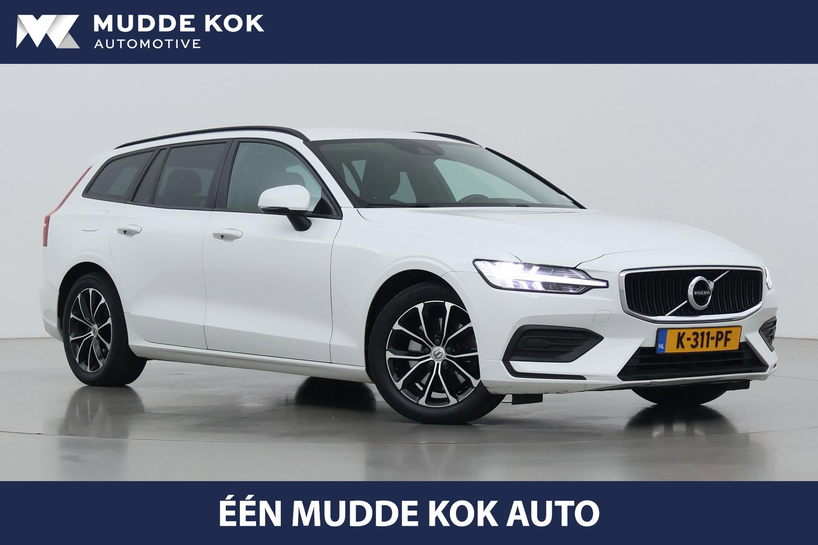 Volvo V60 2.0 B3 Momentum LEES TEKST | Trekhaak | Camera | Stoel+Stuurverwarming | Apple Carplay | Getint Glas
