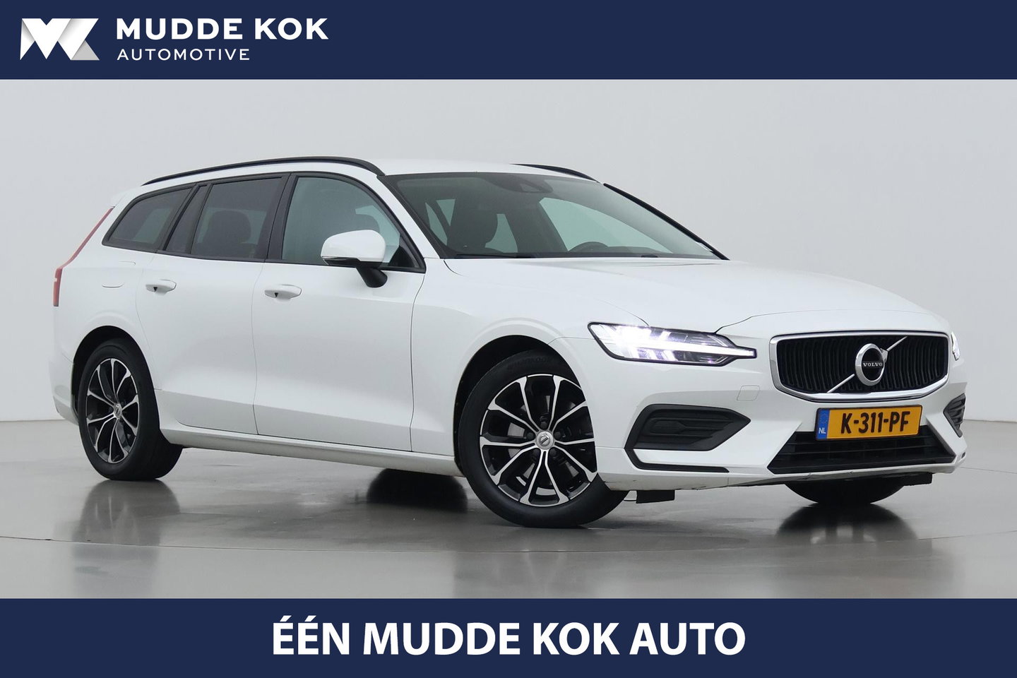Volvo V60 2.0 B3 Momentum LEES TEKST | Trekhaak | Camera | Stoel+Stuurverwarming | Apple Carplay | Getint Glas