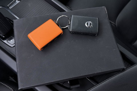 Volvo V60 2.0 B3 Momentum LEES TEKST | Trekhaak | Camera | Stoel+Stuurverwarming | Apple Carplay | Getint Glas