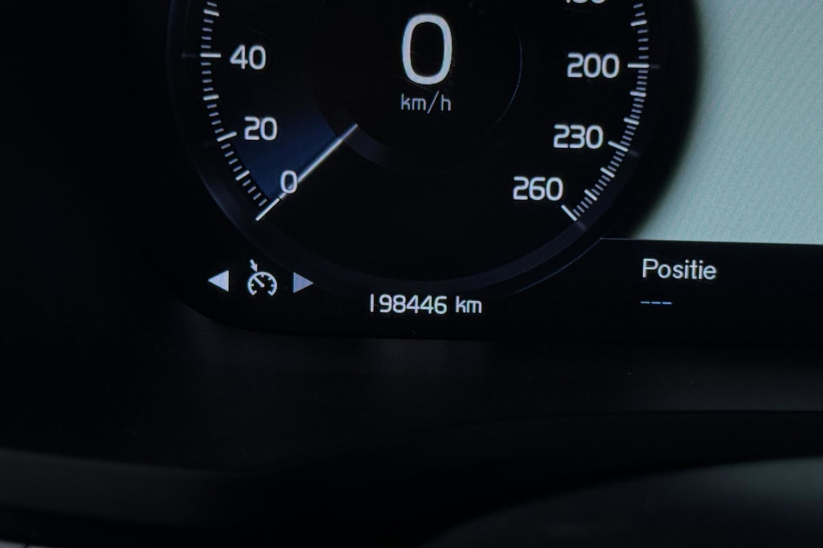 Volvo V60 2.0 B3 Momentum LEES TEKST | Trekhaak | Camera | Stoel+Stuurverwarming | Apple Carplay | Getint Glas