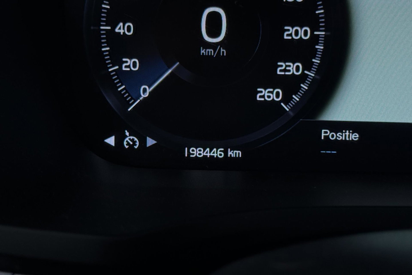 Volvo V60 2.0 B3 Momentum LEES TEKST | Trekhaak | Camera | Stoel+Stuurverwarming | Apple Carplay | Getint Glas