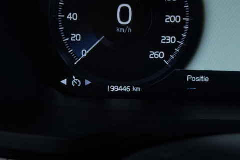 Volvo V60 2.0 B3 Momentum LEES TEKST | Trekhaak | Camera | Stoel+Stuurverwarming | Apple Carplay | Getint Glas