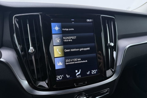 Volvo V60 2.0 B3 Momentum LEES TEKST | Trekhaak | Camera | Stoel+Stuurverwarming | Apple Carplay | Getint Glas