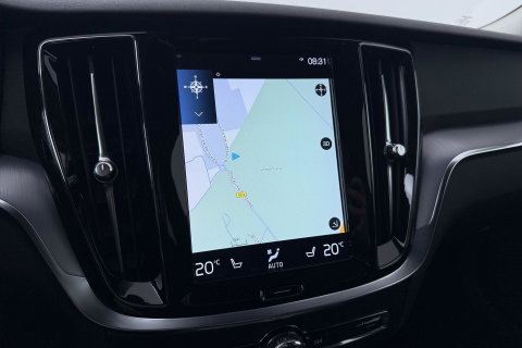 Volvo V60 2.0 B3 Momentum LEES TEKST | Trekhaak | Camera | Stoel+Stuurverwarming | Apple Carplay | Getint Glas