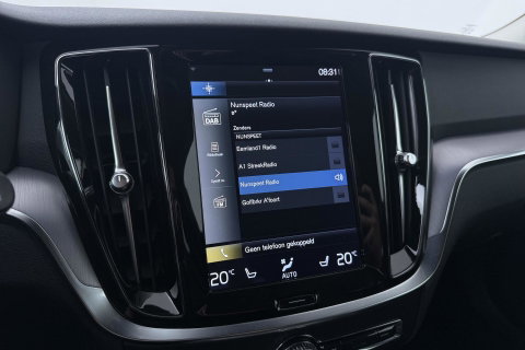 Volvo V60 2.0 B3 Momentum LEES TEKST | Trekhaak | Camera | Stoel+Stuurverwarming | Apple Carplay | Getint Glas