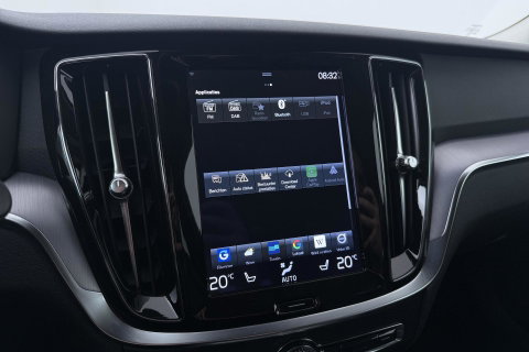Volvo V60 2.0 B3 Momentum LEES TEKST | Trekhaak | Camera | Stoel+Stuurverwarming | Apple Carplay | Getint Glas