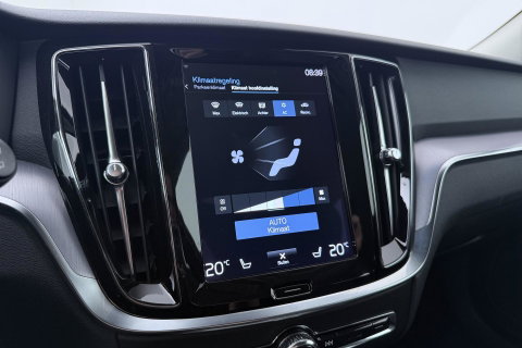 Volvo V60 2.0 B3 Momentum LEES TEKST | Trekhaak | Camera | Stoel+Stuurverwarming | Apple Carplay | Getint Glas