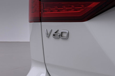 Volvo V60 2.0 B3 Momentum LEES TEKST | Trekhaak | Camera | Stoel+Stuurverwarming | Apple Carplay | Getint Glas