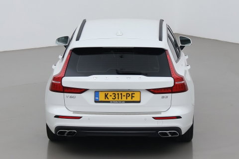 Volvo V60 2.0 B3 Momentum LEES TEKST | Trekhaak | Camera | Stoel+Stuurverwarming | Apple Carplay | Getint Glas
