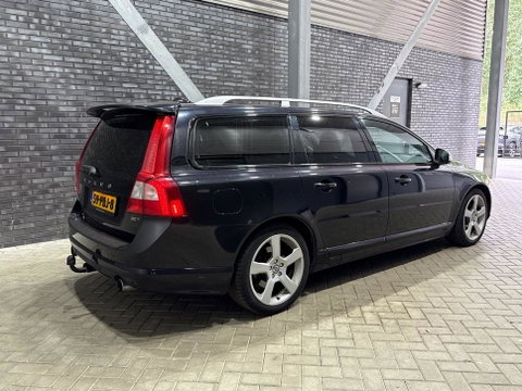 Volvo V70 2.0T R-Design | Youngtimer | Trekhaak | Xenon | Leder | Navi | Stoelverwarming | 18 Inch
