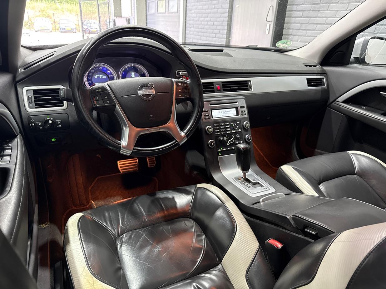 Volvo V70 2.0T R-Design | Youngtimer | Trekhaak | Xenon | Leder | Navi | Stoelverwarming | 18 Inch