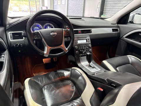 Volvo V70 2.0T R-Design | Youngtimer | Trekhaak | Xenon | Leder | Navi | Stoelverwarming | 18 Inch