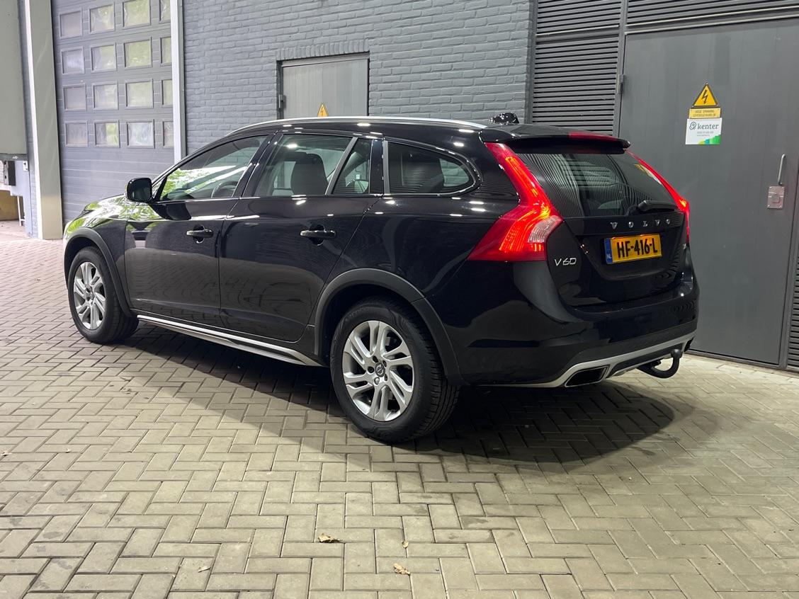 Volvo V60 Cross Country 2.0 T5 Summum | Dual Xenon | Trekhaak | Navigatie | Stoelverwarming | Leder | Parkeersensoren | 17 Inch