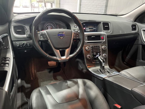 Volvo V60 Cross Country 2.0 T5 Summum | Dual Xenon | Trekhaak | Navigatie | Stoelverwarming | Leder | Parkeersensoren | 17 Inch