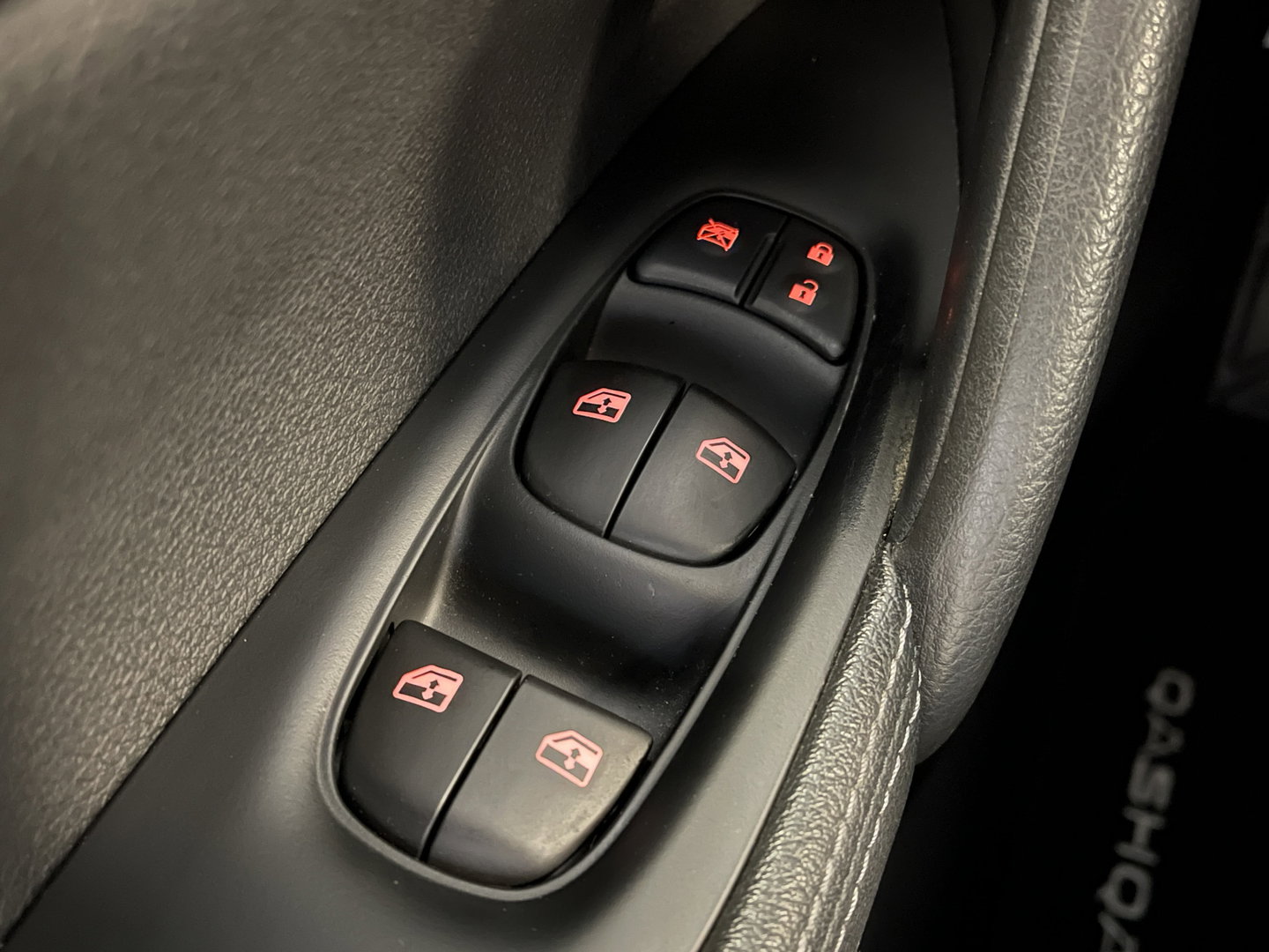 Nissan QASHQAI 1.3 DIG-T N-Connecta | Apple Carplay | Panoramadak | Airconditioning | 360 Camera | Cruise Control | Keyless Go/Entry |