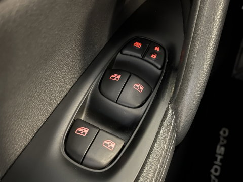 Nissan QASHQAI 1.3 DIG-T N-Connecta | Apple Carplay | Panoramadak | Airconditioning | 360 Camera | Cruise Control | Keyless Go/Entry |