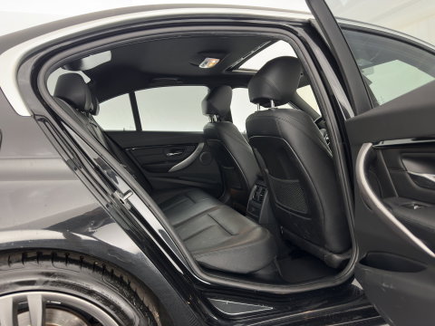 BMW 3-serie 330e M-Sportpack High Executive (Plug-In) {SoH-92%} Aut. *PANO | LEATHER | FULLLED | HEATED-SPORTSEATS | NAVI-FULLMAP | HIFI-SOUND | PRIVACY-GLASS | SHIFT-PADDLES | ECC | PDC | CRUISE | 18''ALU*