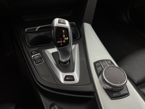 BMW 3-serie 330e M-Sportpack High Executive (Plug-In) {SoH-92%} Aut. *PANO | LEATHER | FULLLED | HEATED-SPORTSEATS | NAVI-FULLMAP | HIFI-SOUND | PRIVACY-GLASS | SHIFT-PADDLES | ECC | PDC | CRUISE | 18''ALU*