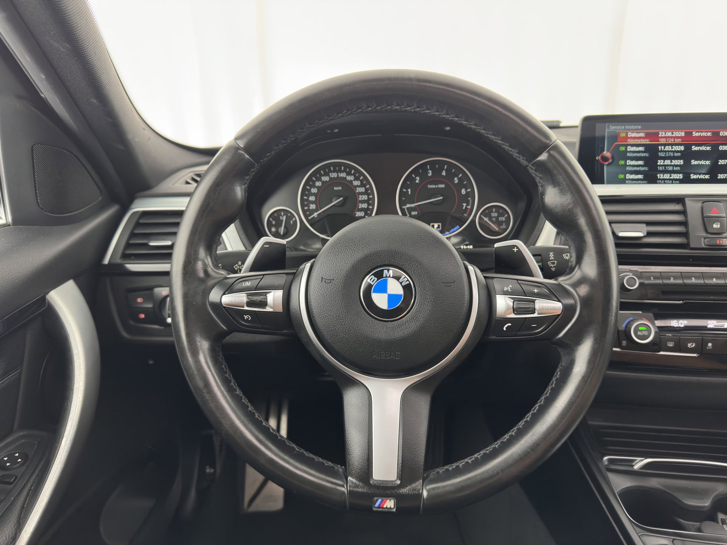 BMW 3-serie 330e M-Sportpack High Executive (Plug-In) {SoH-92%} Aut. *PANO | LEATHER | FULLLED | HEATED-SPORTSEATS | NAVI-FULLMAP | HIFI-SOUND | PRIVACY-GLASS | SHIFT-PADDLES | ECC | PDC | CRUISE | 18''ALU*