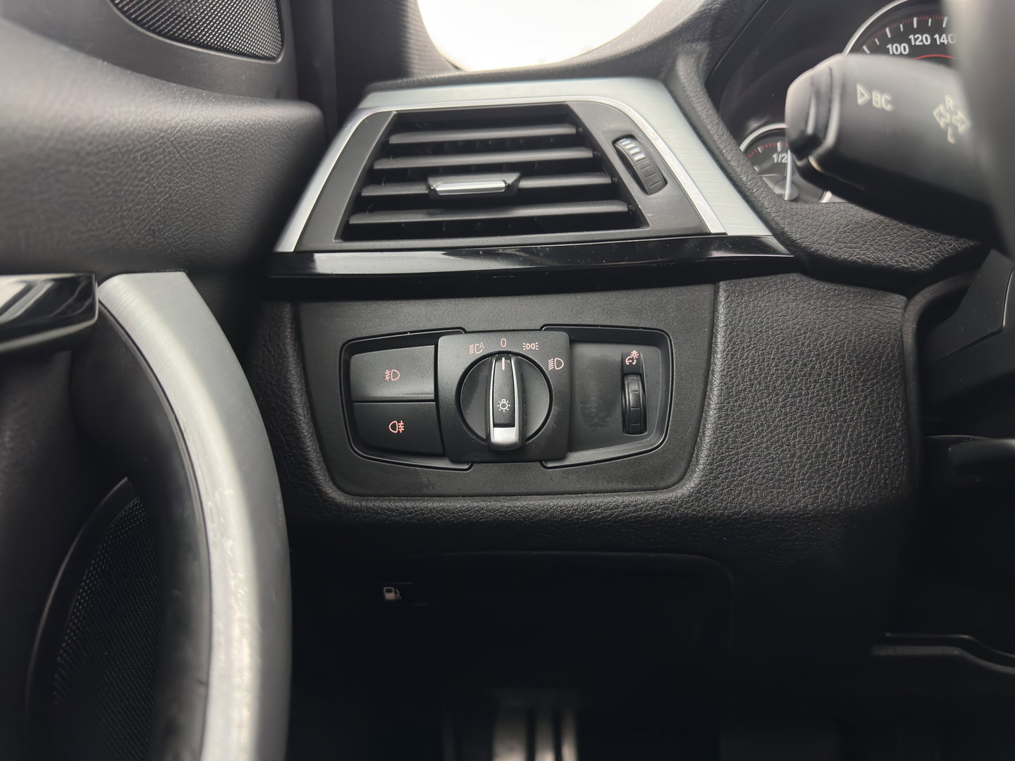BMW 3-serie 330e M-Sportpack High Executive (Plug-In) {SoH-92%} Aut. *PANO | LEATHER | FULLLED | HEATED-SPORTSEATS | NAVI-FULLMAP | HIFI-SOUND | PRIVACY-GLASS | SHIFT-PADDLES | ECC | PDC | CRUISE | 18''ALU*