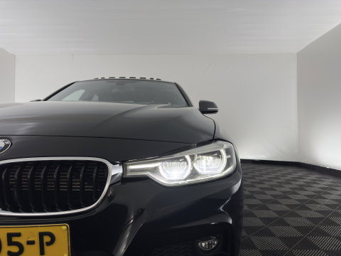 BMW 3-serie 330e M-Sportpack High Executive (Plug-In) {SoH-92%} Aut. *PANO | LEATHER | FULLLED | HEATED-SPORTSEATS | NAVI-FULLMAP | HIFI-SOUND | PRIVACY-GLASS | SHIFT-PADDLES | ECC | PDC | CRUISE | 18''ALU*