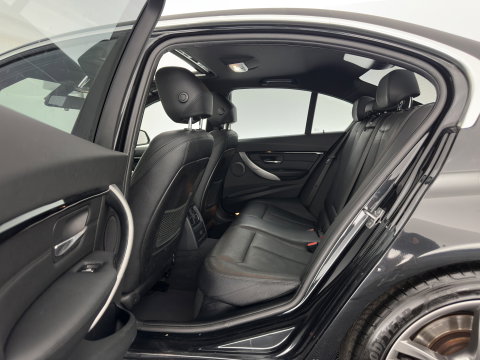 BMW 3-serie 330e M-Sportpack High Executive (Plug-In) {SoH-92%} Aut. *PANO | LEATHER | FULLLED | HEATED-SPORTSEATS | NAVI-FULLMAP | HIFI-SOUND | PRIVACY-GLASS | SHIFT-PADDLES | ECC | PDC | CRUISE | 18''ALU*