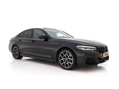 BMW 5 Serie 530e Business Edition Plus (Plug-in) (INCL.BTW) *PANO | HEAD-UP | LEATHER | FULL-LED | MEMORY-PACK | HARMAN/KARDON | BLIND-SPOT | DIGI-COCKPIT | CAMERA | NAVI-FULLMAP | PRIVACY-GLASS | SHIFT-PADDLES | ECC | PDC | 19''ALU*