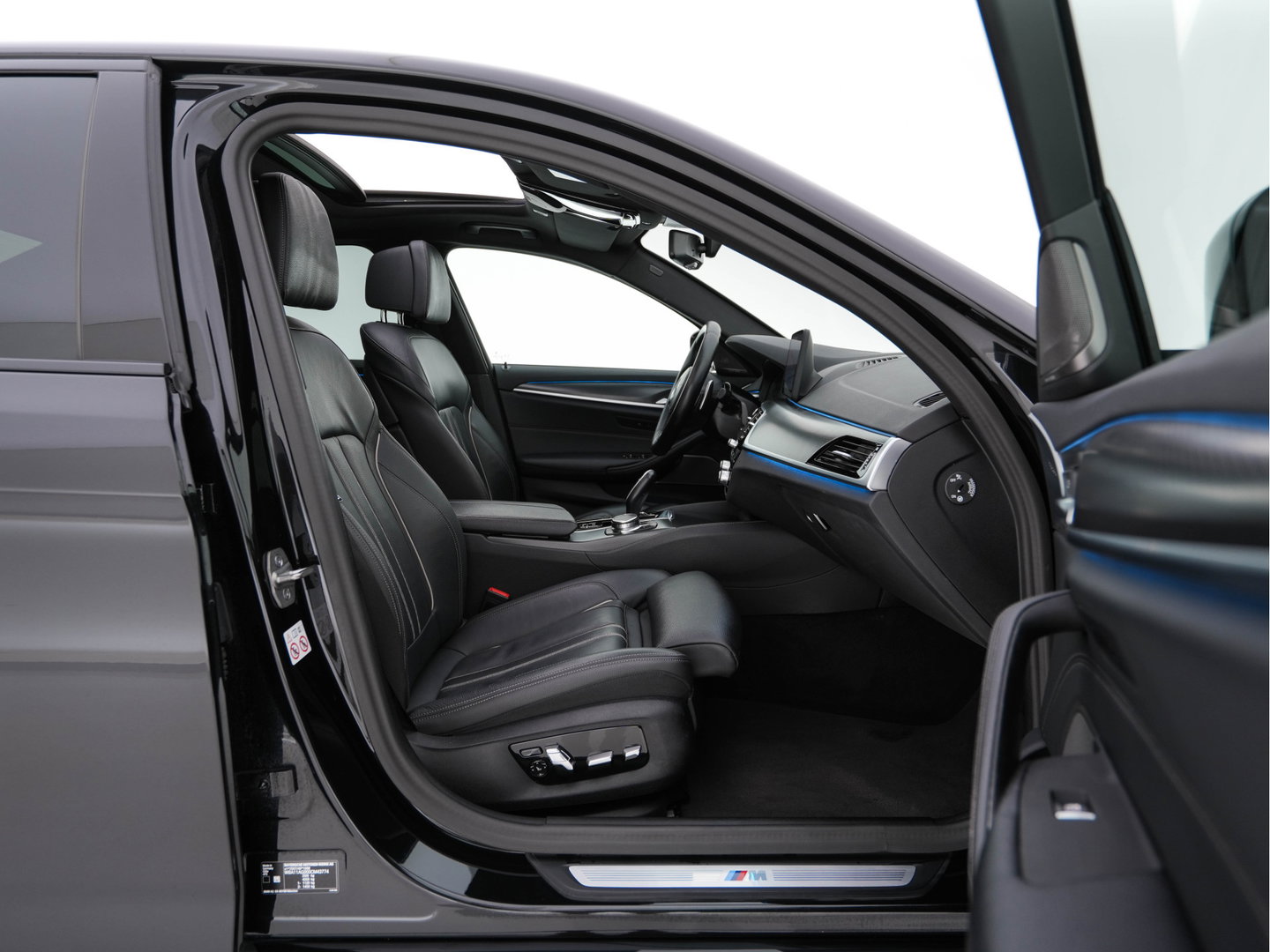 BMW 5 Serie 530e Business Edition Plus (Plug-in) (INCL.BTW) *PANO | HEAD-UP | LEATHER | FULL-LED | MEMORY-PACK | HARMAN/KARDON | BLIND-SPOT | DIGI-COCKPIT | CAMERA | NAVI-FULLMAP | PRIVACY-GLASS | SHIFT-PADDLES | ECC | PDC | 19''ALU*
