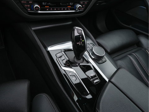 BMW 5 Serie 530e Business Edition Plus (Plug-in) (INCL.BTW) *PANO | HEAD-UP | LEATHER | FULL-LED | MEMORY-PACK | HARMAN/KARDON | BLIND-SPOT | DIGI-COCKPIT | CAMERA | NAVI-FULLMAP | PRIVACY-GLASS | SHIFT-PADDLES | ECC | PDC | 19''ALU*