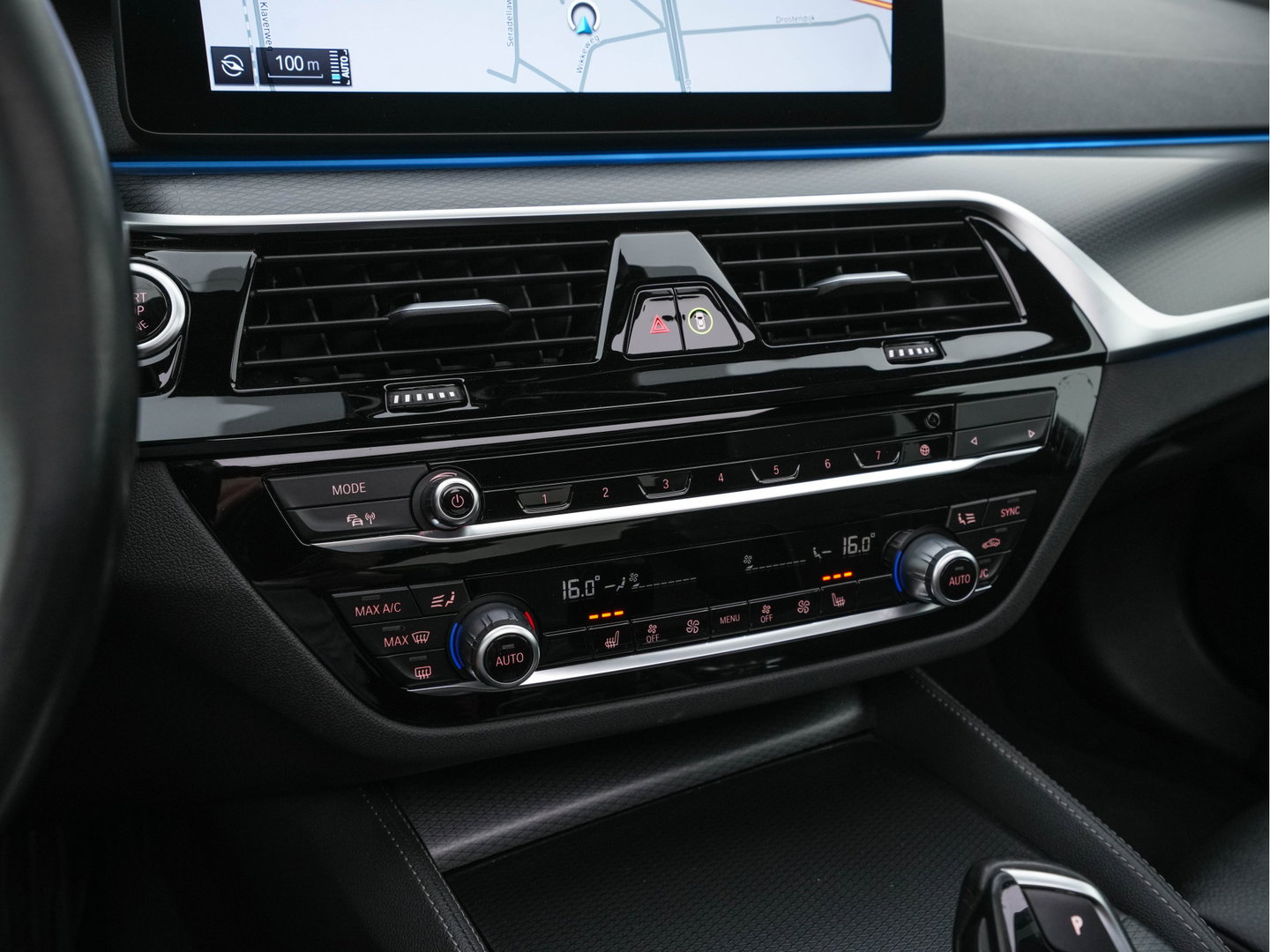 BMW 5 Serie 530e Business Edition Plus (Plug-in) (INCL.BTW) *PANO | HEAD-UP | LEATHER | FULL-LED | MEMORY-PACK | HARMAN/KARDON | BLIND-SPOT | DIGI-COCKPIT | CAMERA | NAVI-FULLMAP | PRIVACY-GLASS | SHIFT-PADDLES | ECC | PDC | 19''ALU*