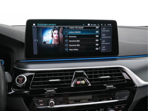 BMW 5 Serie 530e Business Edition Plus (Plug-in) (INCL.BTW) *PANO | HEAD-UP | LEATHER | FULL-LED | MEMORY-PACK | HARMAN/KARDON | BLIND-SPOT | DIGI-COCKPIT | CAMERA | NAVI-FULLMAP | PRIVACY-GLASS | SHIFT-PADDLES | ECC | PDC | 19''ALU*