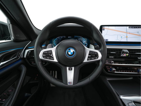 BMW 5 Serie 530e Business Edition Plus (Plug-in) (INCL.BTW) *PANO | HEAD-UP | LEATHER | FULL-LED | MEMORY-PACK | HARMAN/KARDON | BLIND-SPOT | DIGI-COCKPIT | CAMERA | NAVI-FULLMAP | PRIVACY-GLASS | SHIFT-PADDLES | ECC | PDC | 19''ALU*