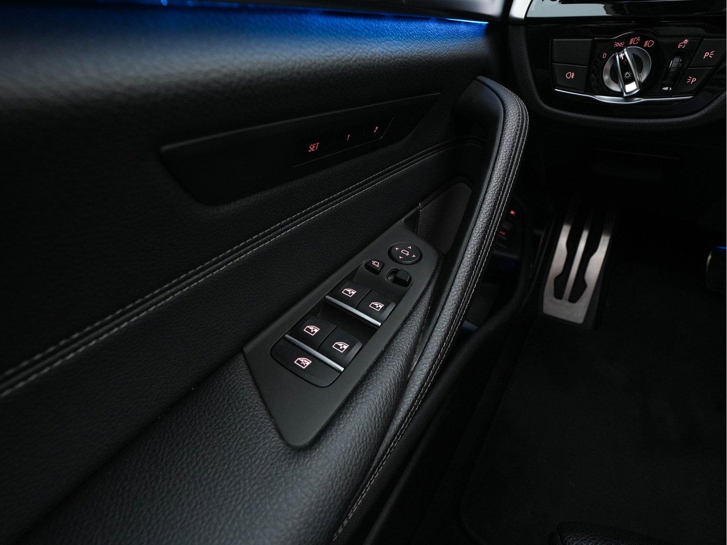 BMW 5 Serie 530e Business Edition Plus (Plug-in) (INCL.BTW) *PANO | HEAD-UP | LEATHER | FULL-LED | MEMORY-PACK | HARMAN/KARDON | BLIND-SPOT | DIGI-COCKPIT | CAMERA | NAVI-FULLMAP | PRIVACY-GLASS | SHIFT-PADDLES | ECC | PDC | 19''ALU*