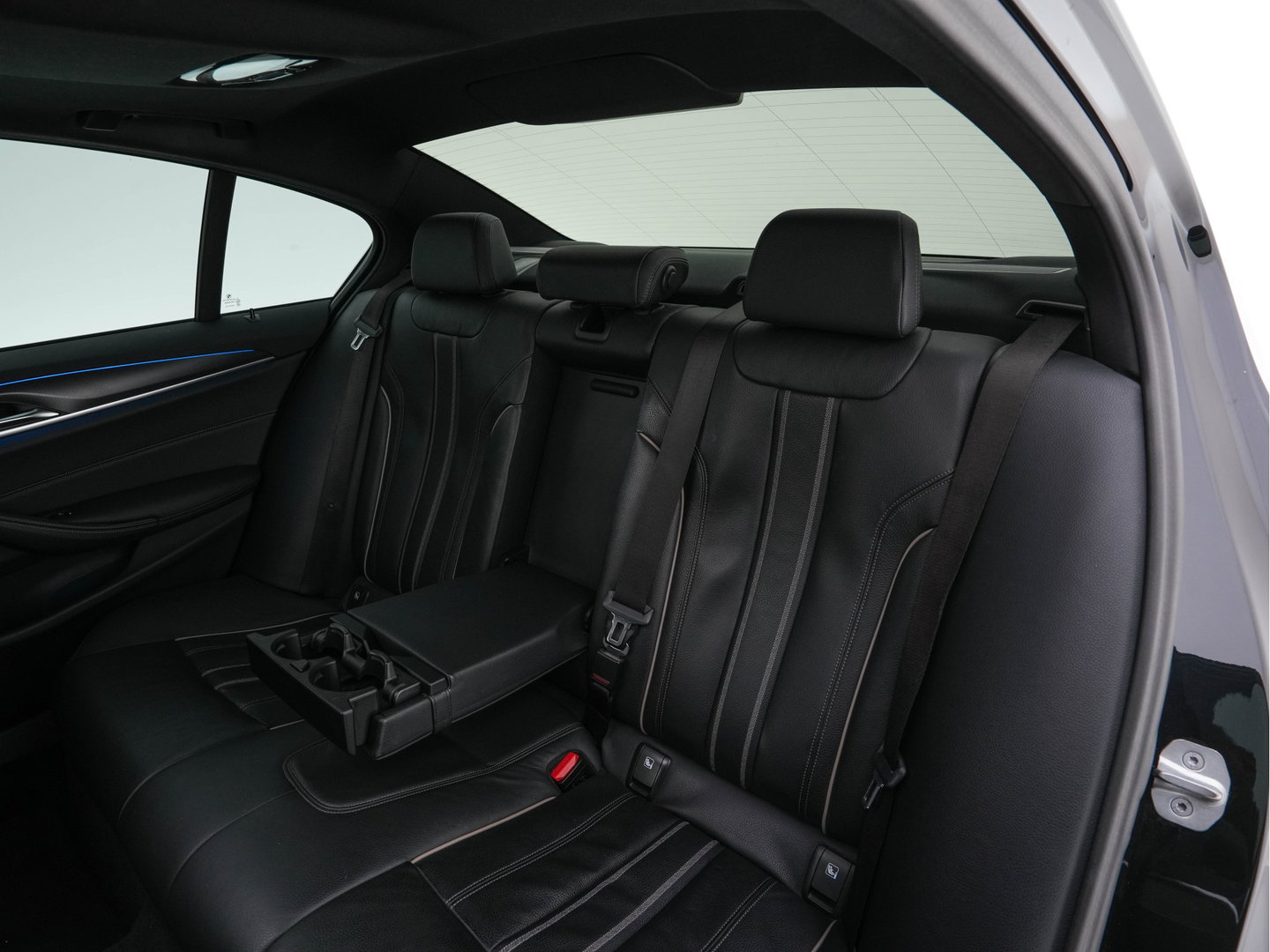BMW 5 Serie 530e Business Edition Plus (Plug-in) (INCL.BTW) *PANO | HEAD-UP | LEATHER | FULL-LED | MEMORY-PACK | HARMAN/KARDON | BLIND-SPOT | DIGI-COCKPIT | CAMERA | NAVI-FULLMAP | PRIVACY-GLASS | SHIFT-PADDLES | ECC | PDC | 19''ALU*