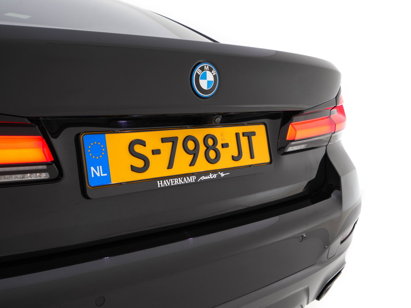 BMW 5 Serie 530e Business Edition Plus (Plug-in) (INCL.BTW) *PANO | HEAD-UP | LEATHER | FULL-LED | MEMORY-PACK | HARMAN/KARDON | BLIND-SPOT | DIGI-COCKPIT | CAMERA | NAVI-FULLMAP | PRIVACY-GLASS | SHIFT-PADDLES | ECC | PDC | 19''ALU*