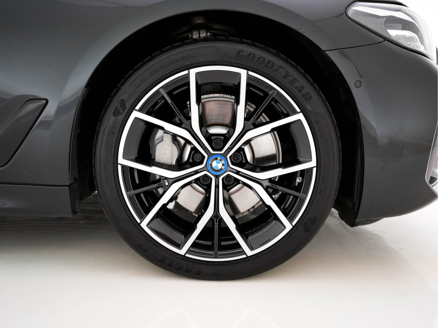 BMW 5 Serie 530e Business Edition Plus (Plug-in) (INCL.BTW) *PANO | HEAD-UP | LEATHER | FULL-LED | MEMORY-PACK | HARMAN/KARDON | BLIND-SPOT | DIGI-COCKPIT | CAMERA | NAVI-FULLMAP | PRIVACY-GLASS | SHIFT-PADDLES | ECC | PDC | 19''ALU*