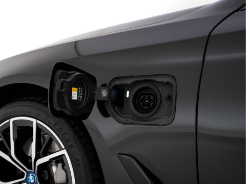 BMW 5 Serie 530e Business Edition Plus (Plug-in) (INCL.BTW) *PANO | HEAD-UP | LEATHER | FULL-LED | MEMORY-PACK | HARMAN/KARDON | BLIND-SPOT | DIGI-COCKPIT | CAMERA | NAVI-FULLMAP | PRIVACY-GLASS | SHIFT-PADDLES | ECC | PDC | 19''ALU*