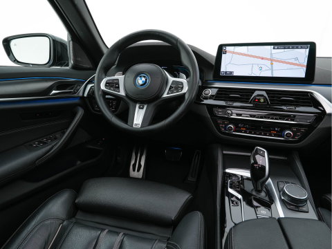 BMW 5 Serie 530e Business Edition Plus (Plug-in) (INCL.BTW) *PANO | HEAD-UP | LEATHER | FULL-LED | MEMORY-PACK | HARMAN/KARDON | BLIND-SPOT | DIGI-COCKPIT | CAMERA | NAVI-FULLMAP | PRIVACY-GLASS | SHIFT-PADDLES | ECC | PDC | 19''ALU*