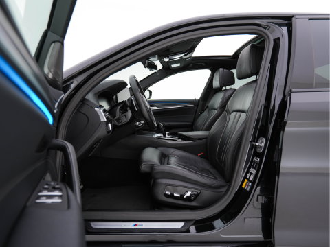 BMW 5 Serie 530e Business Edition Plus (Plug-in) (INCL.BTW) *PANO | HEAD-UP | LEATHER | FULL-LED | MEMORY-PACK | HARMAN/KARDON | BLIND-SPOT | DIGI-COCKPIT | CAMERA | NAVI-FULLMAP | PRIVACY-GLASS | SHIFT-PADDLES | ECC | PDC | 19''ALU*