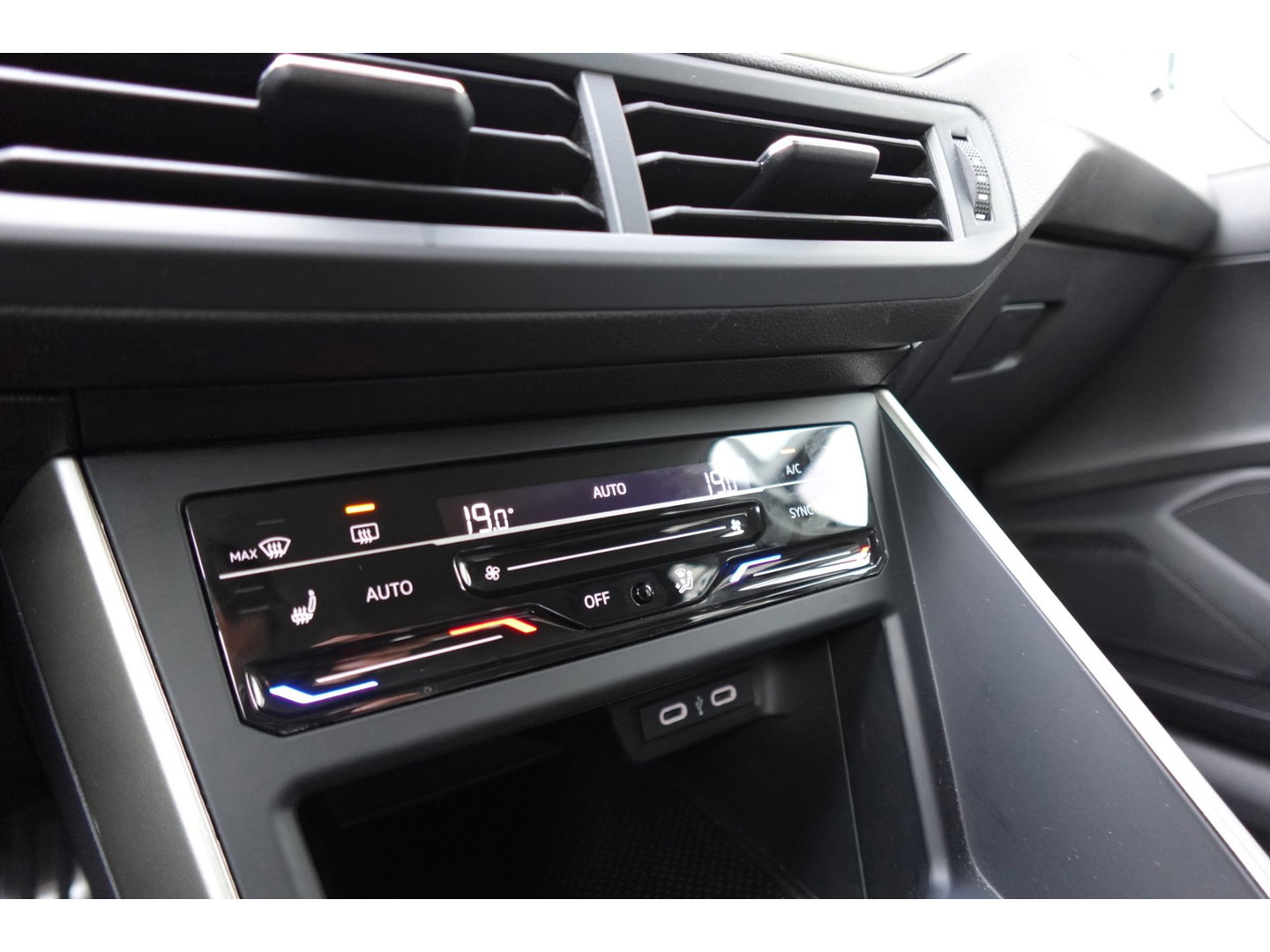 Volkswagen Polo 1.0 TSI Polo ACC PDC CARPLAY