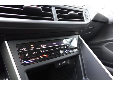 Volkswagen Polo 1.0 TSI Polo ACC PDC CARPLAY