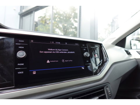 Volkswagen Polo 1.0 TSI Polo ACC PDC CARPLAY