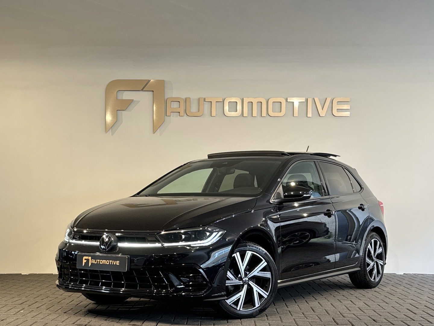 Volkswagen Polo 1.0 TSI R-Line Edition Pano|Keyless|ACC|Camera|Lane Assist|Stoelverwarming|Dodehoek