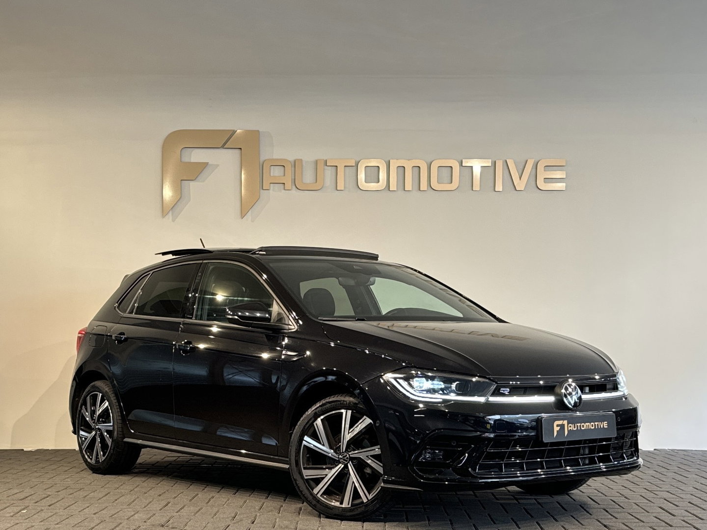 Volkswagen Polo 1.0 TSI R-Line Edition Pano|Keyless|ACC|Camera|Lane Assist|Stoelverwarming|Dodehoek