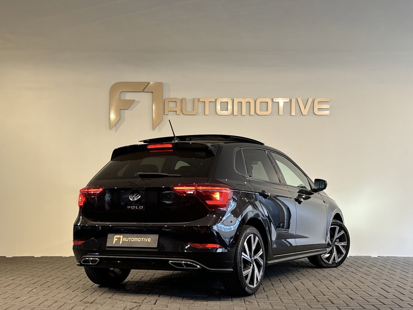 Volkswagen Polo 1.0 TSI R-Line Edition Pano|Keyless|ACC|Camera|Lane Assist|Stoelverwarming|Dodehoek