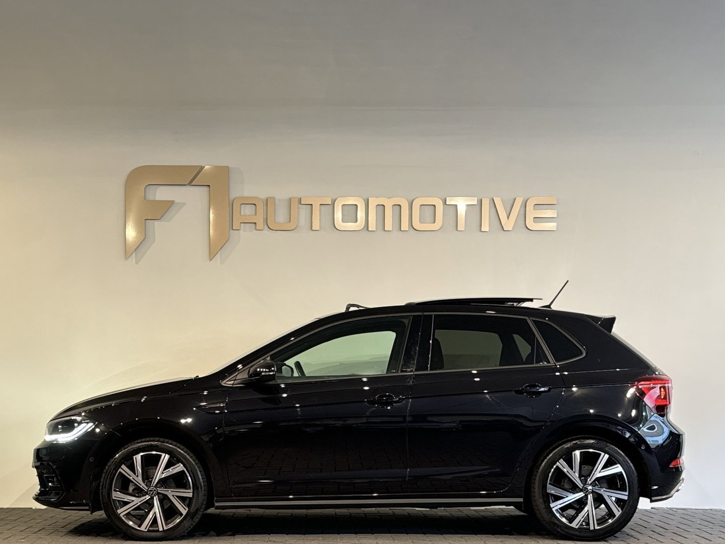 Volkswagen Polo 1.0 TSI R-Line Edition Pano|Keyless|ACC|Camera|Lane Assist|Stoelverwarming|Dodehoek